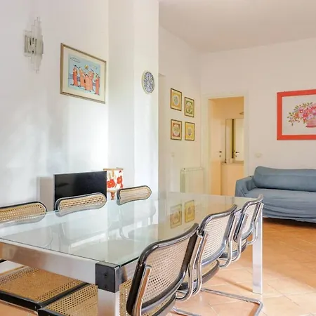 Garden With Parking Space And Ac, Near The Sea Forte dei Marmi