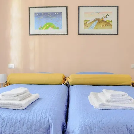 아파트 Garden With Parking Space And Ac, Near The Sea