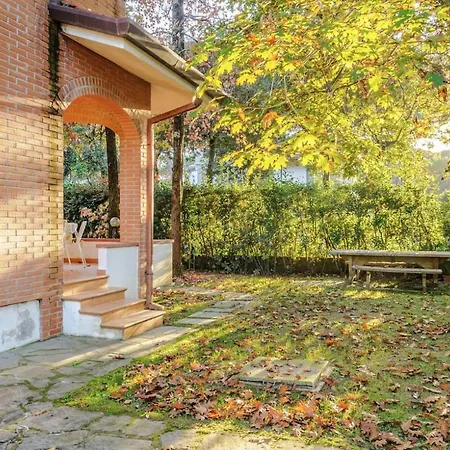 Garden With Parking Space And Ac, Near The Sea 포르데데이마르미